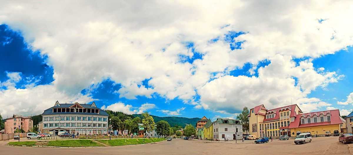 Центр пгт Верховина Центральная часть пгт Верховина