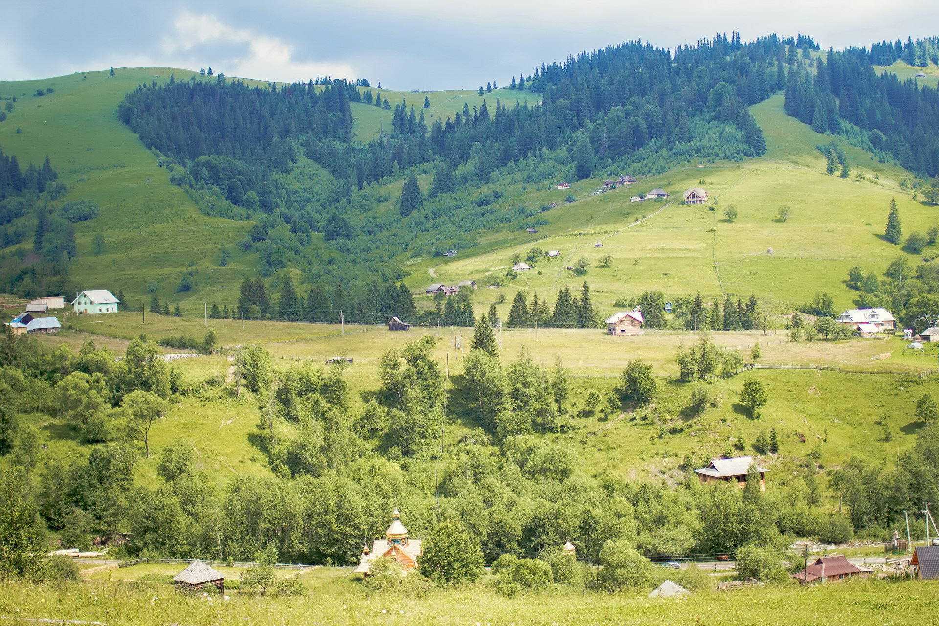 Дземброня - горное село в Карпатах Горное село в Карпатах - Дземброня