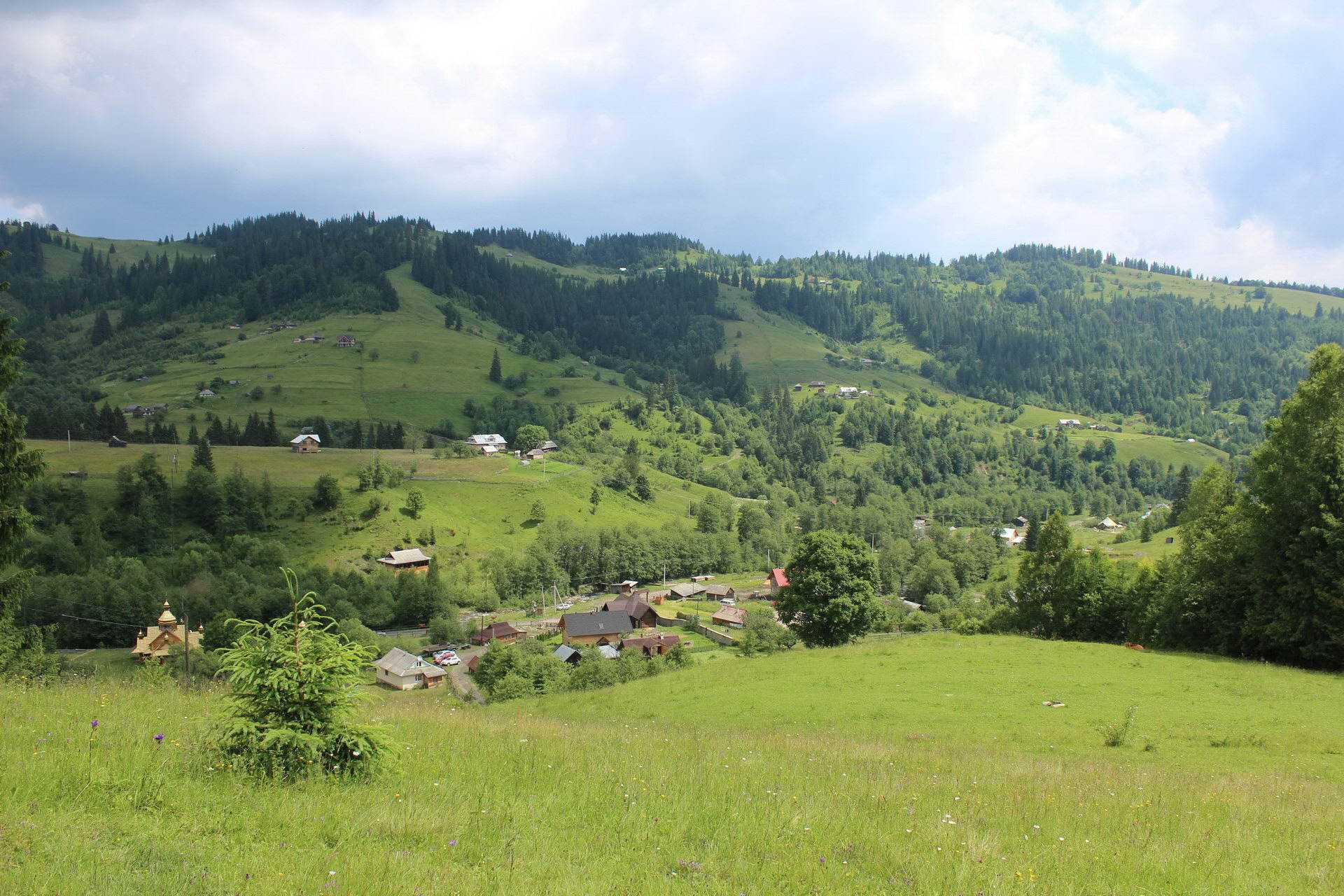Горное село в Карпатах - Дземброня Дземброня - горная деревня в Карпатах