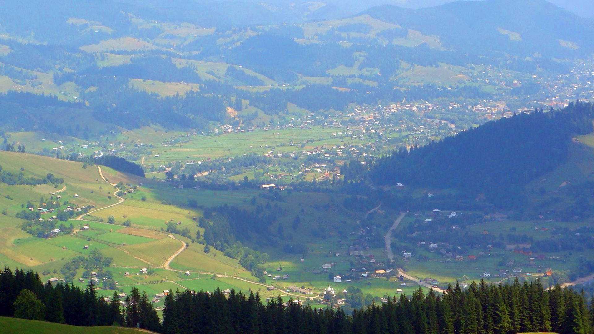 Горное село Красник в Карпатах Красник — горная деревня в Карпатах