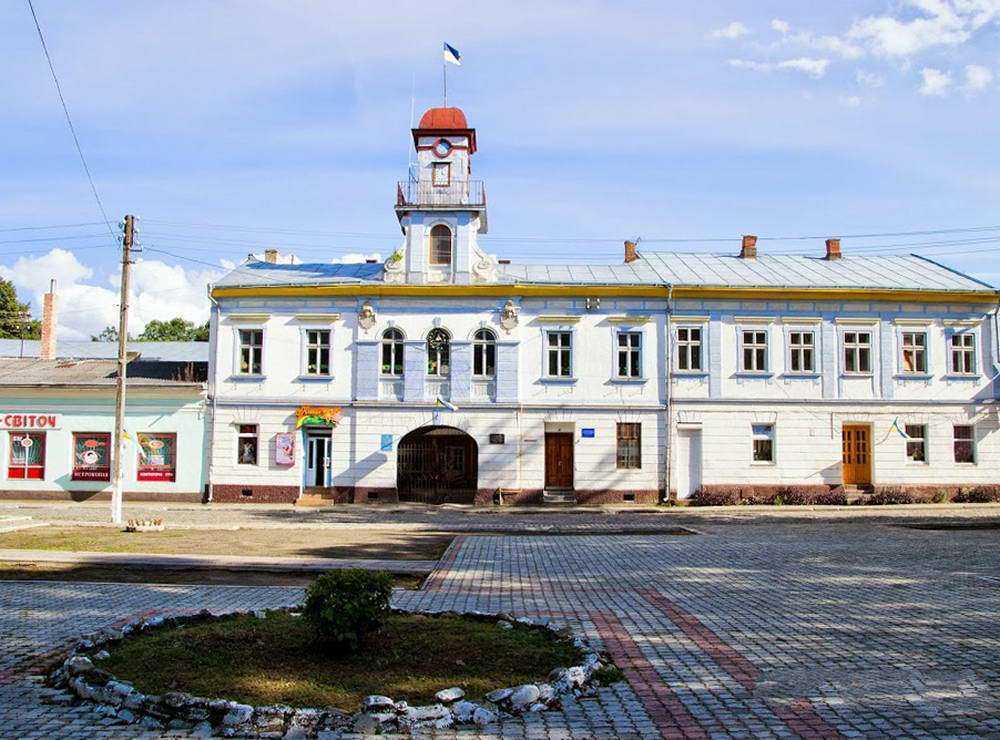 Косовский район, ратуша в пгт Куты