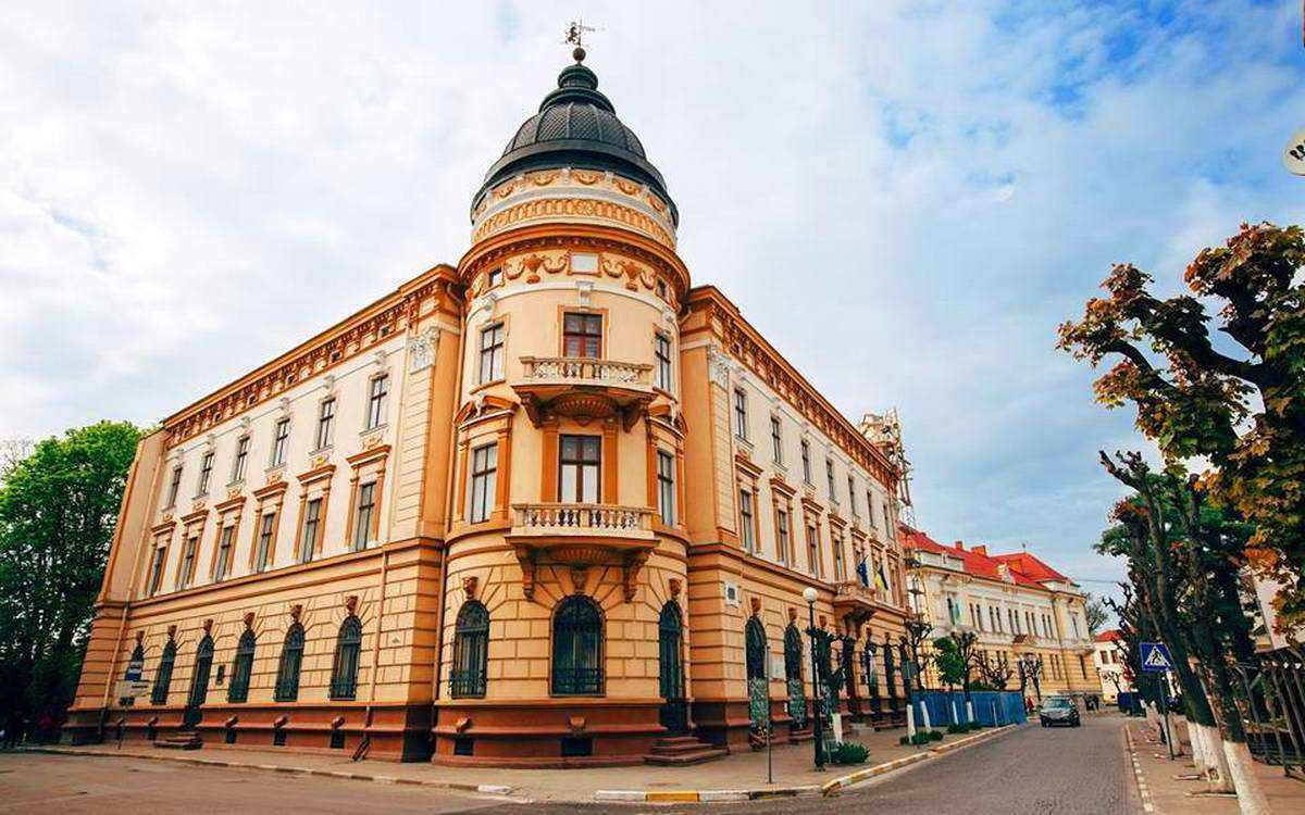 г. Коломыя, Музей Народного искусства Гуцульщины и Покутья Музей Народного искусства Гуцульщины и Покутья