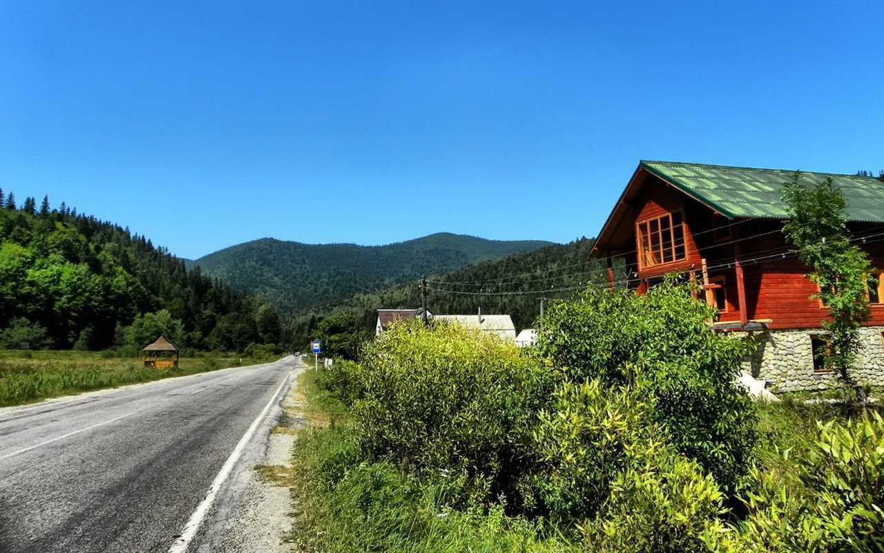 Карпаты, с. Татаров Село Татаров в Карпатах