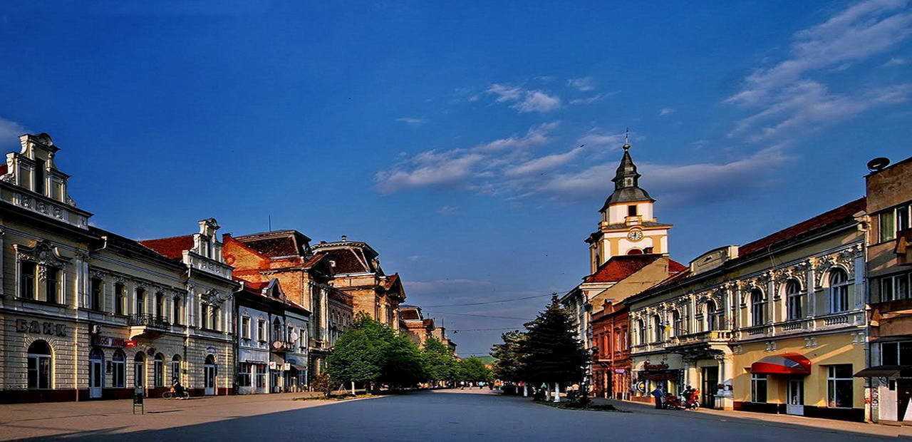 Берегово, центральна частина міста Берегове, панорама центральної частини міста