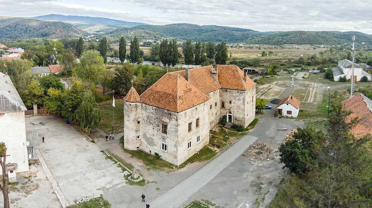 Окрестности Мукачево, замок Сент-Миклош