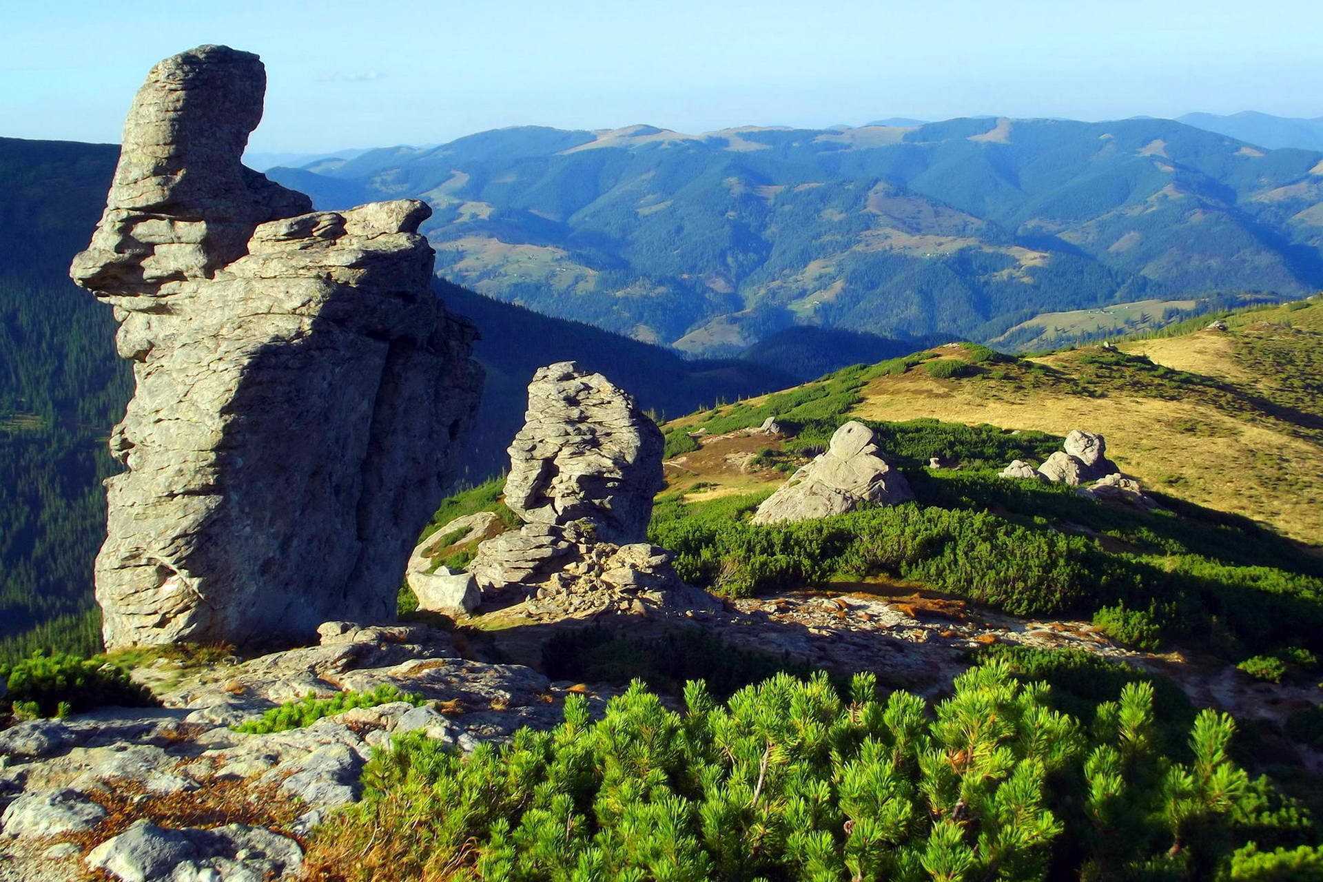 Массив Черногора, гора Ушастый Камень (1864 м)