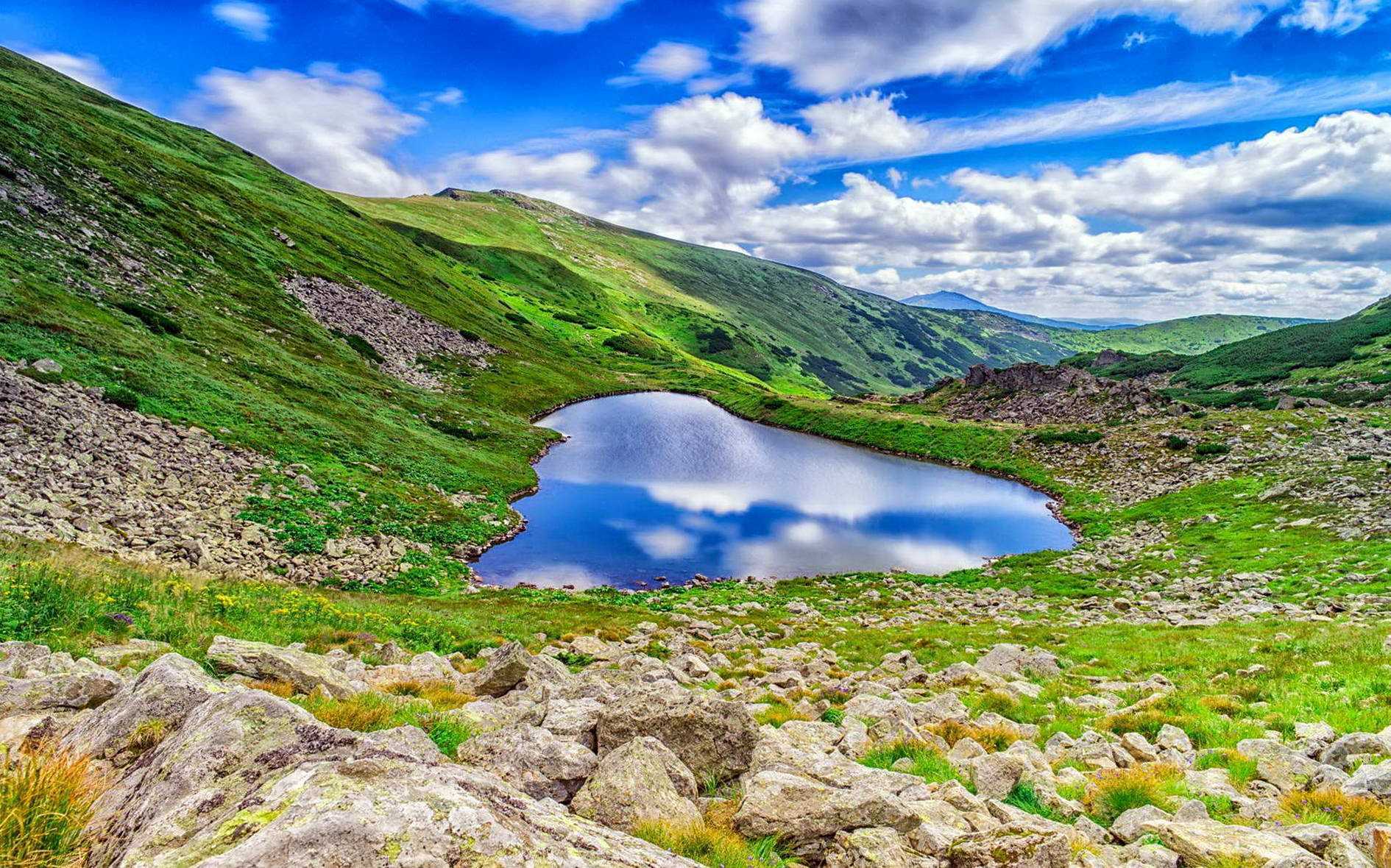 Массив Черногора, озеро Бребенескул