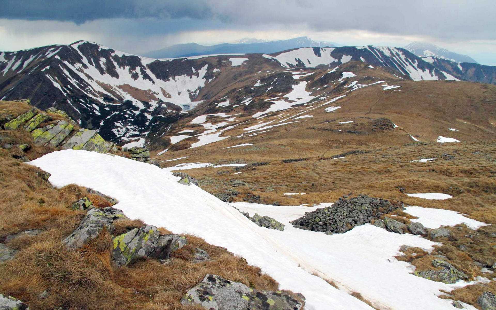 Панорама із схилів гори Бребенескул на Гутин Томнатик