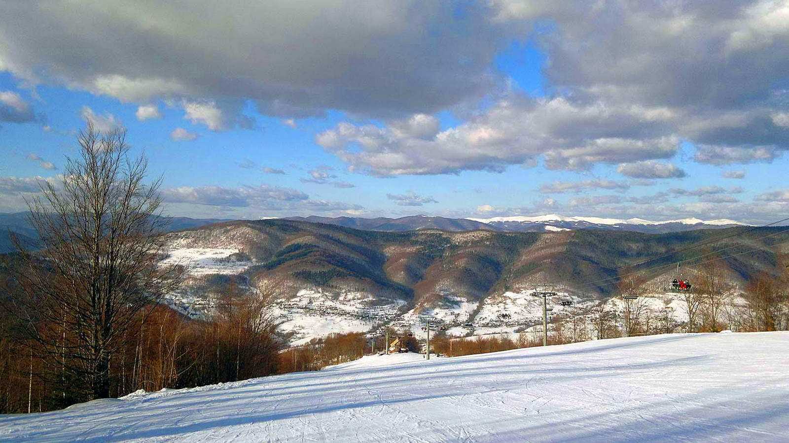 Закарпаття, вид з гірськолижного курорту Красія