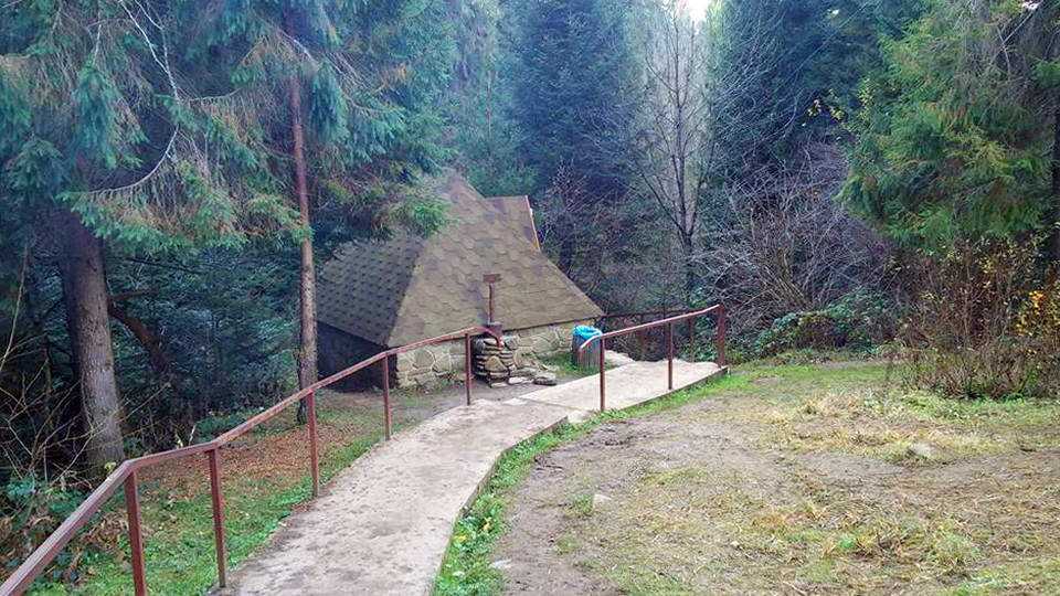 Минеральный источник «Нафтуся», курорт Сходница