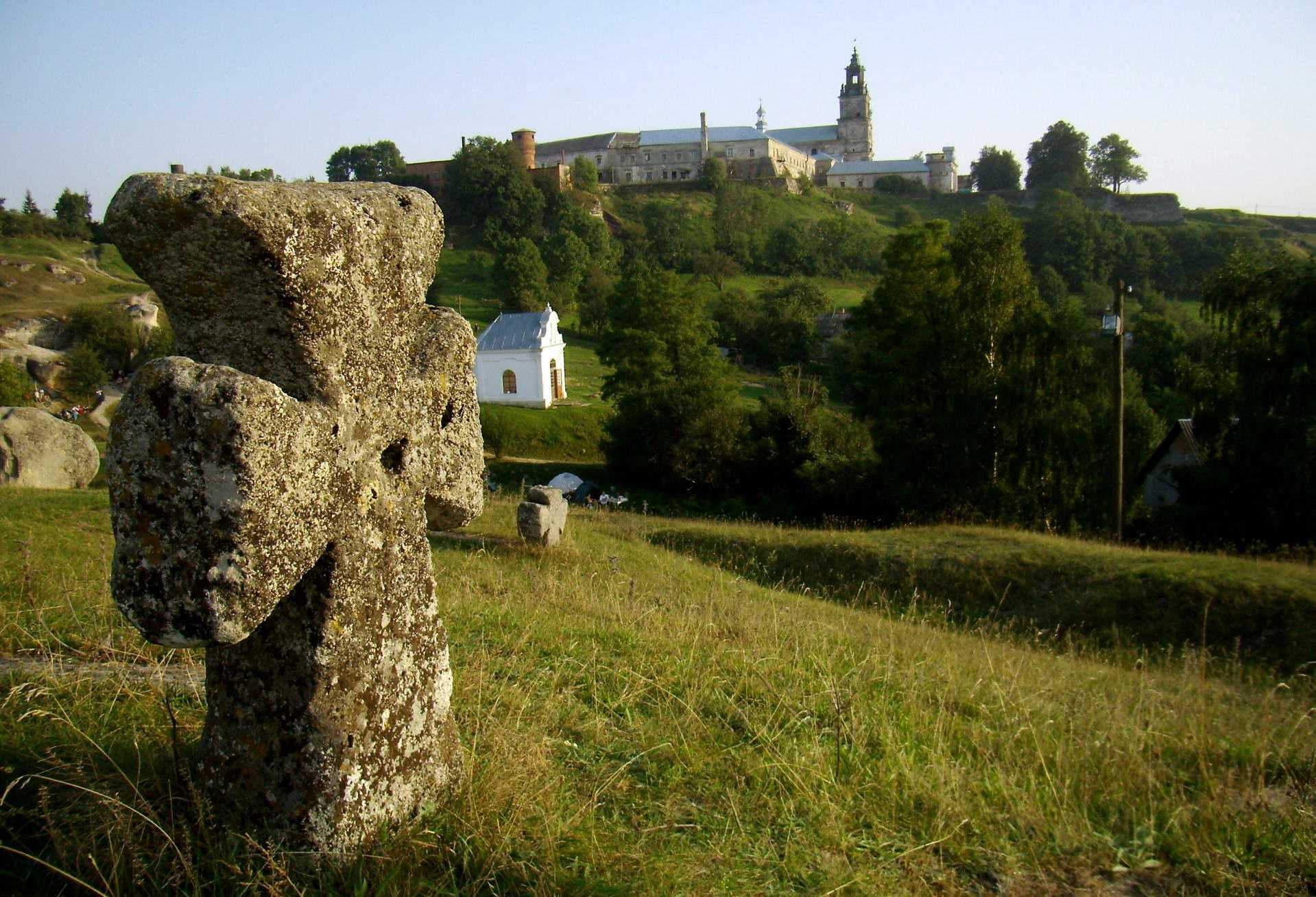 Вид на монастир, с. Підкамінь