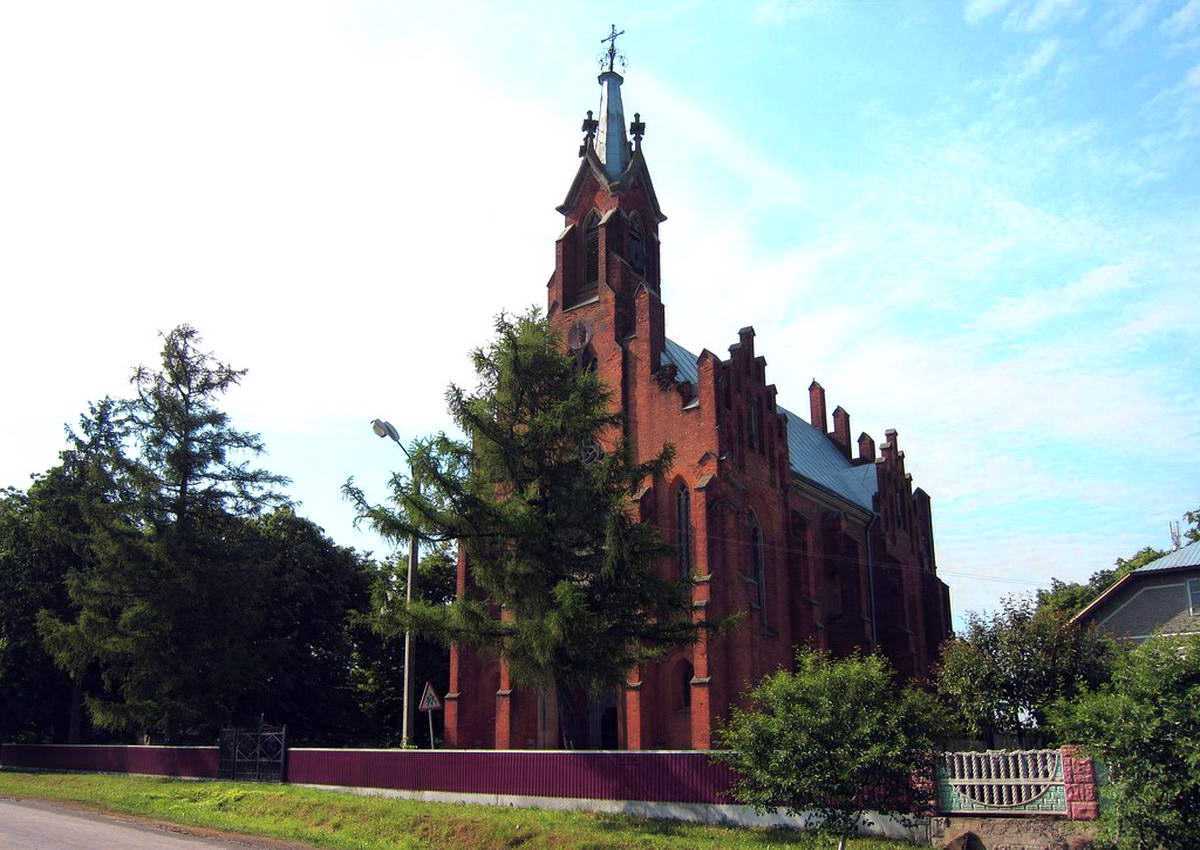 Неоготичний костел Св. Анни, с. Озеряни