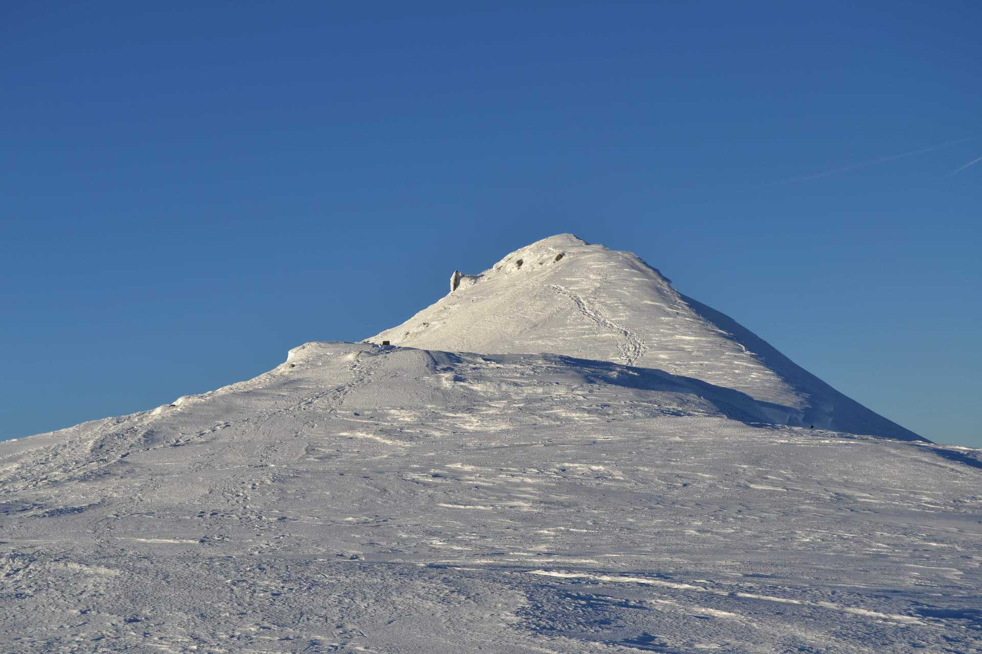 Черногорский массив, г. Дземброня зимой