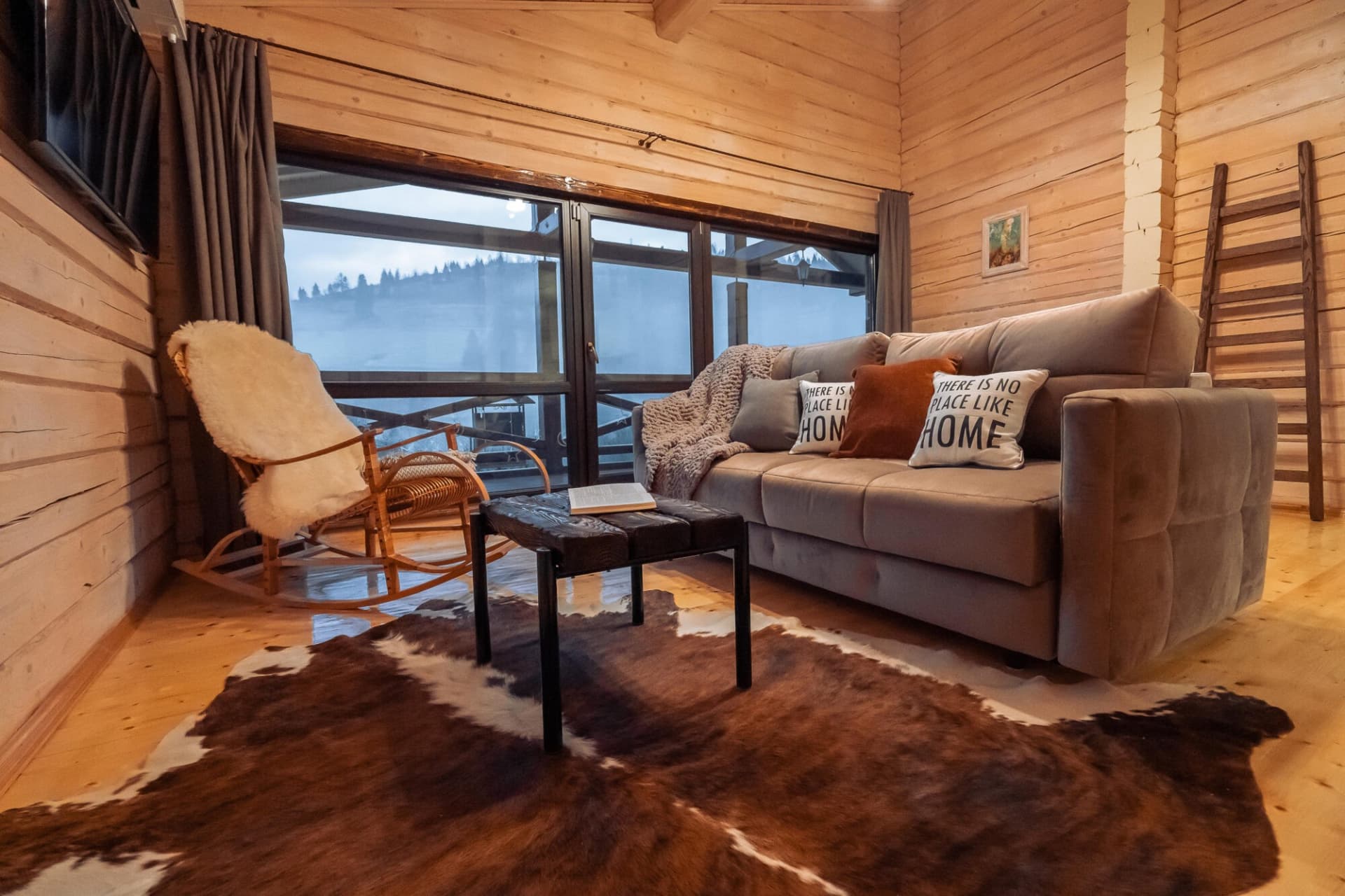 Коттедж Саффолк - гостиная, Над Фермой