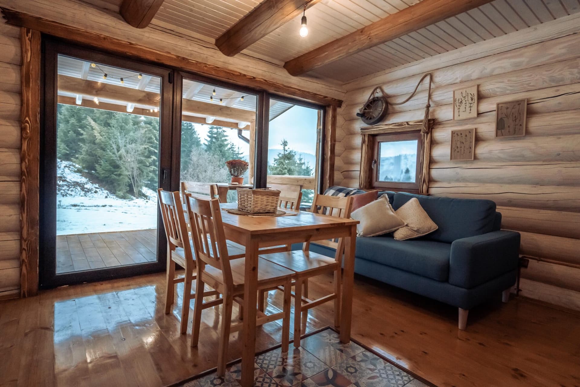 Коттедж Уэссан - гостиная , Над Фермой