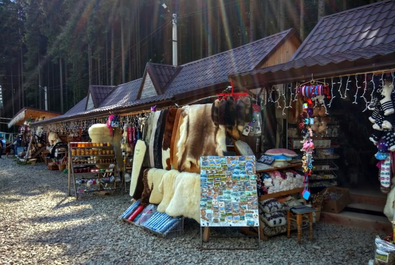 Сувенірний ринок в Поляниці, Буковель