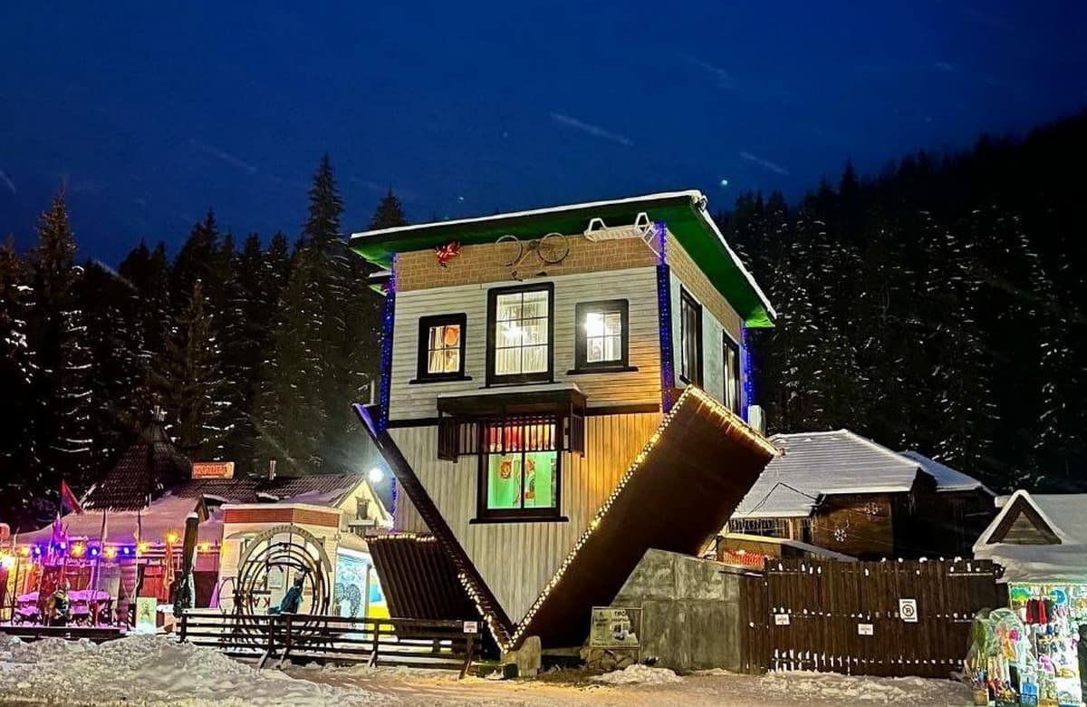 Перевернута хата, Поляниця