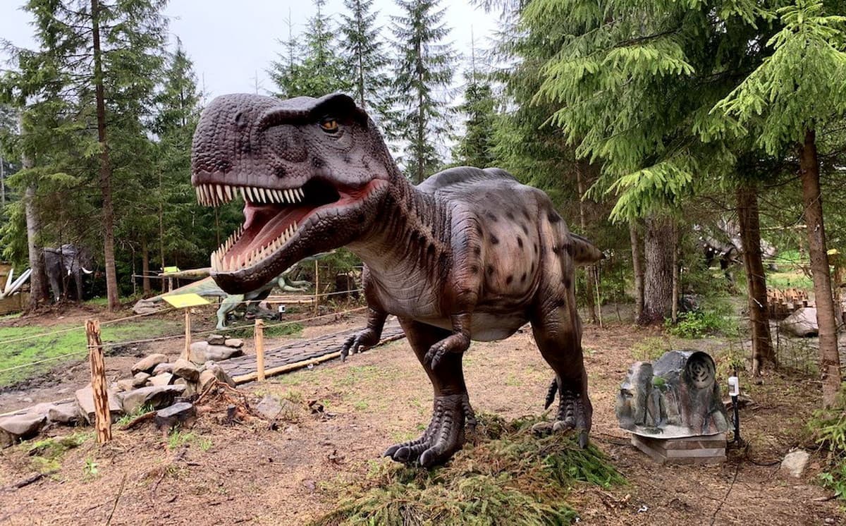 Парк Динозаврів в Буковелі