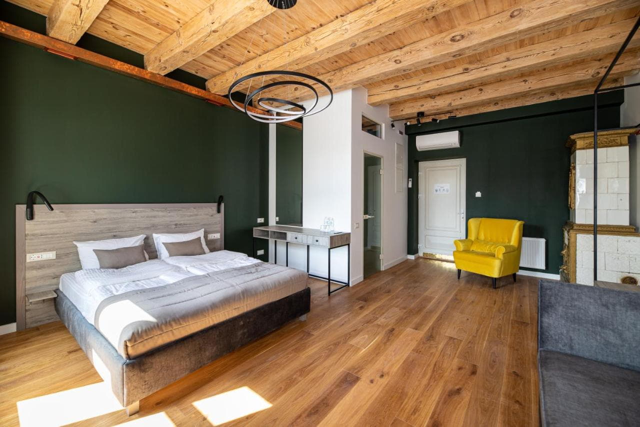 «Oysters & Bubbles Gastro Hotel», Lviv