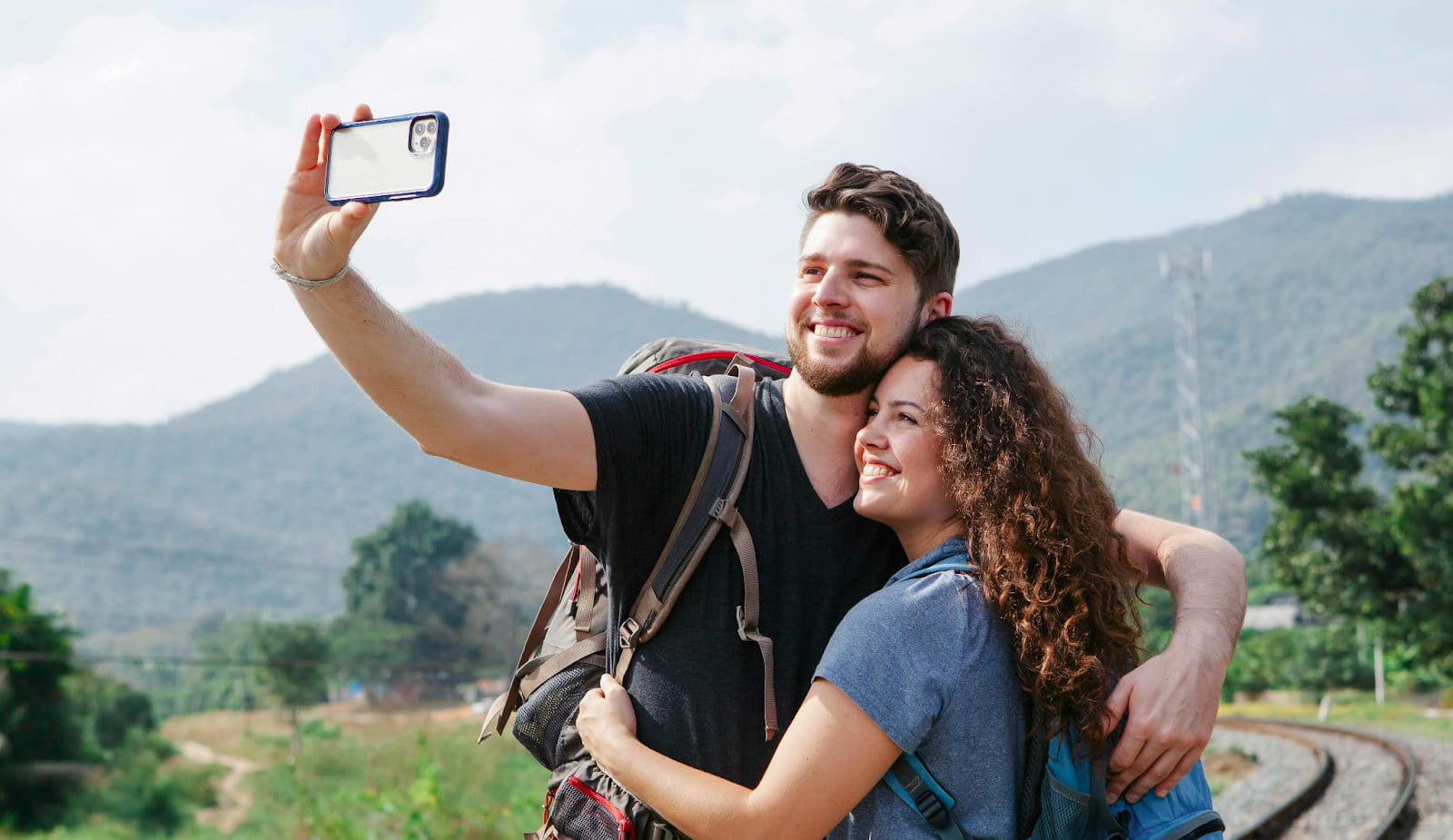 Смартфон в горах - незамінима річ як для фото, так і для навігації Смартфон в горах