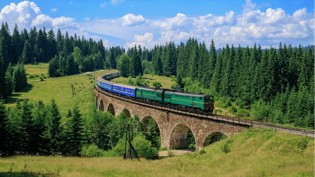 Поїздом в Карпати