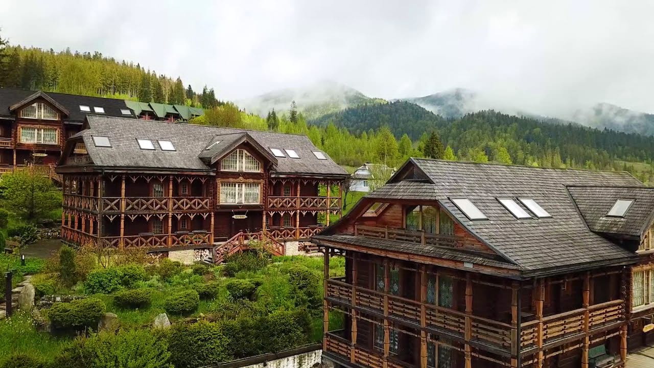 с. Татарів, Готель Коруна