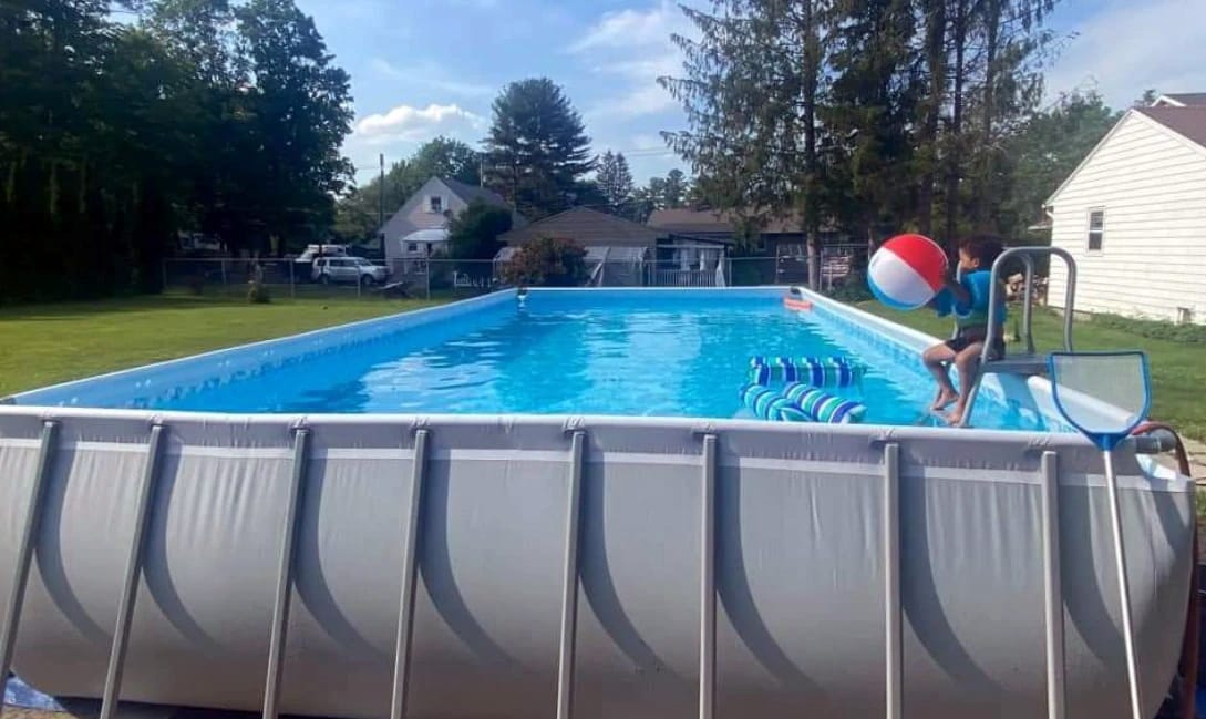 Каркасний басейн для відпочинку